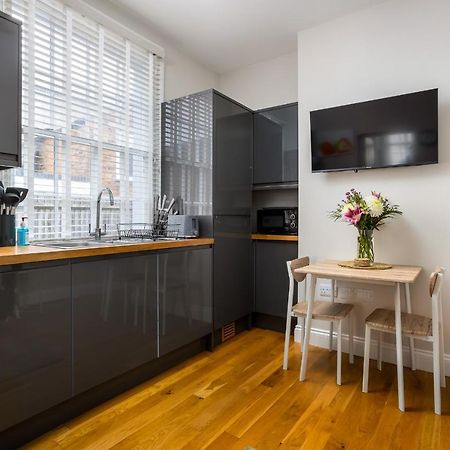Contemporary Ground Floor Apartment - Town Centre With Parking! Cheltenham Eksteriør bilde
