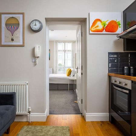 Contemporary Ground Floor Apartment - Town Centre With Parking! Cheltenham Eksteriør bilde