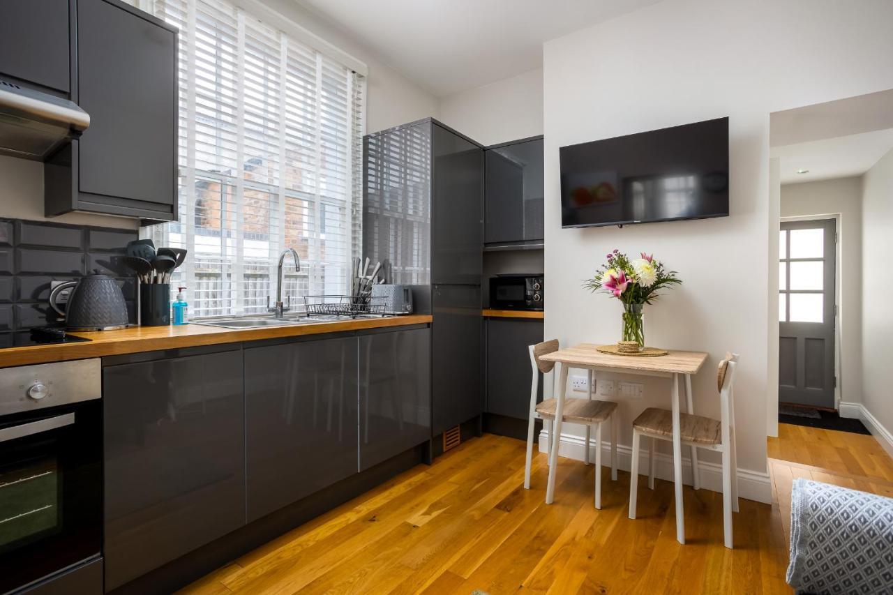 Contemporary Ground Floor Apartment - Town Centre With Parking! Cheltenham Eksteriør bilde