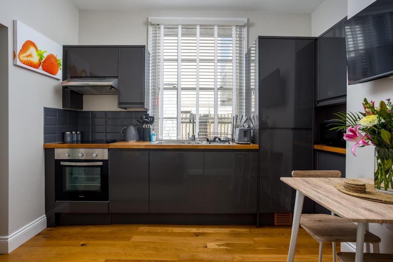 Contemporary Ground Floor Apartment - Town Centre With Parking! Cheltenham Eksteriør bilde