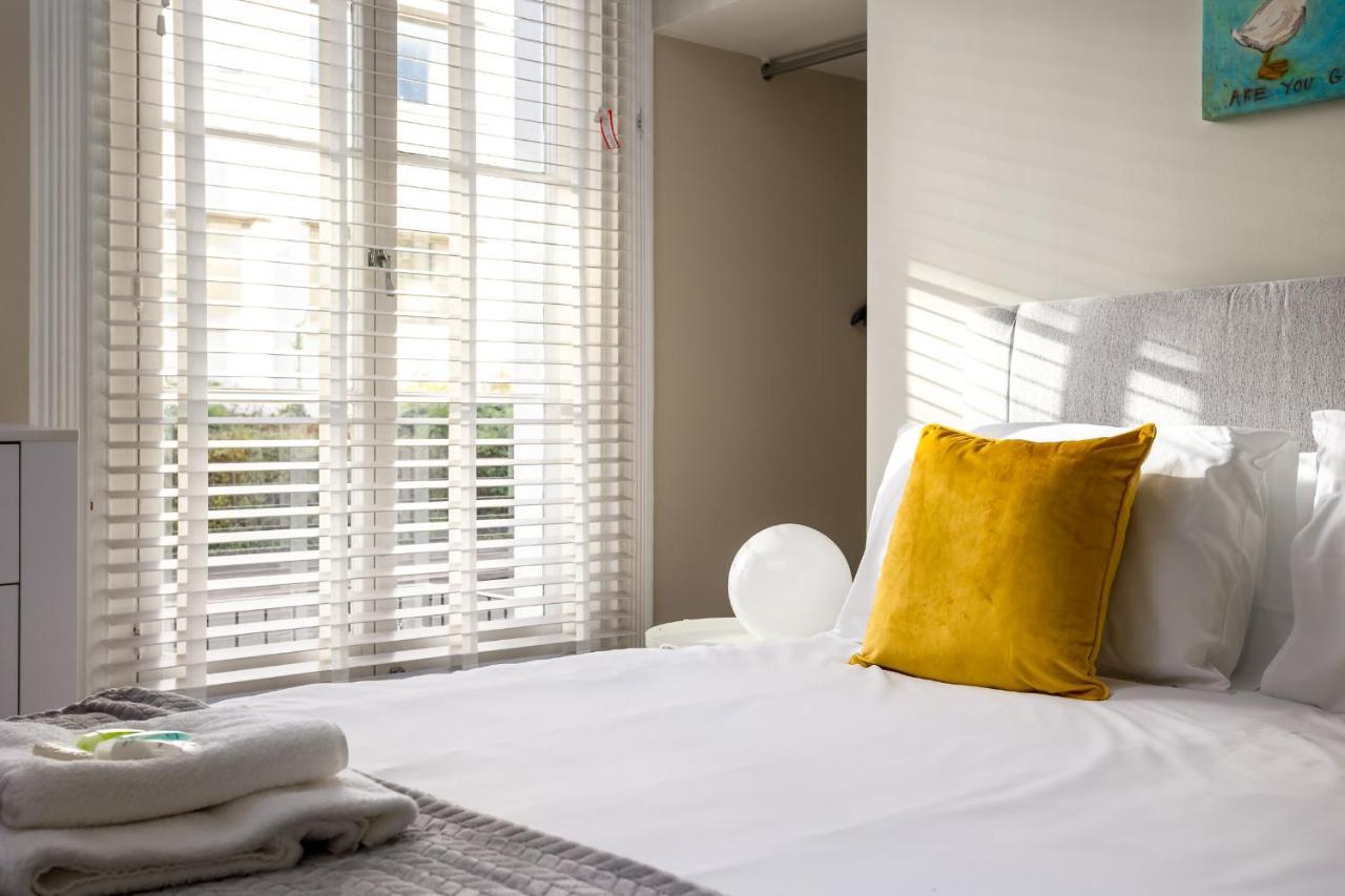 Contemporary Ground Floor Apartment - Town Centre With Parking! Cheltenham Eksteriør bilde
